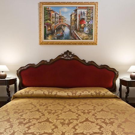 Апартаменты At 2 Minutes From San Marco Square Венеция Экстерьер фото
