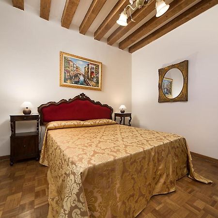 Апартаменты At 2 Minutes From San Marco Square Венеция Экстерьер фото