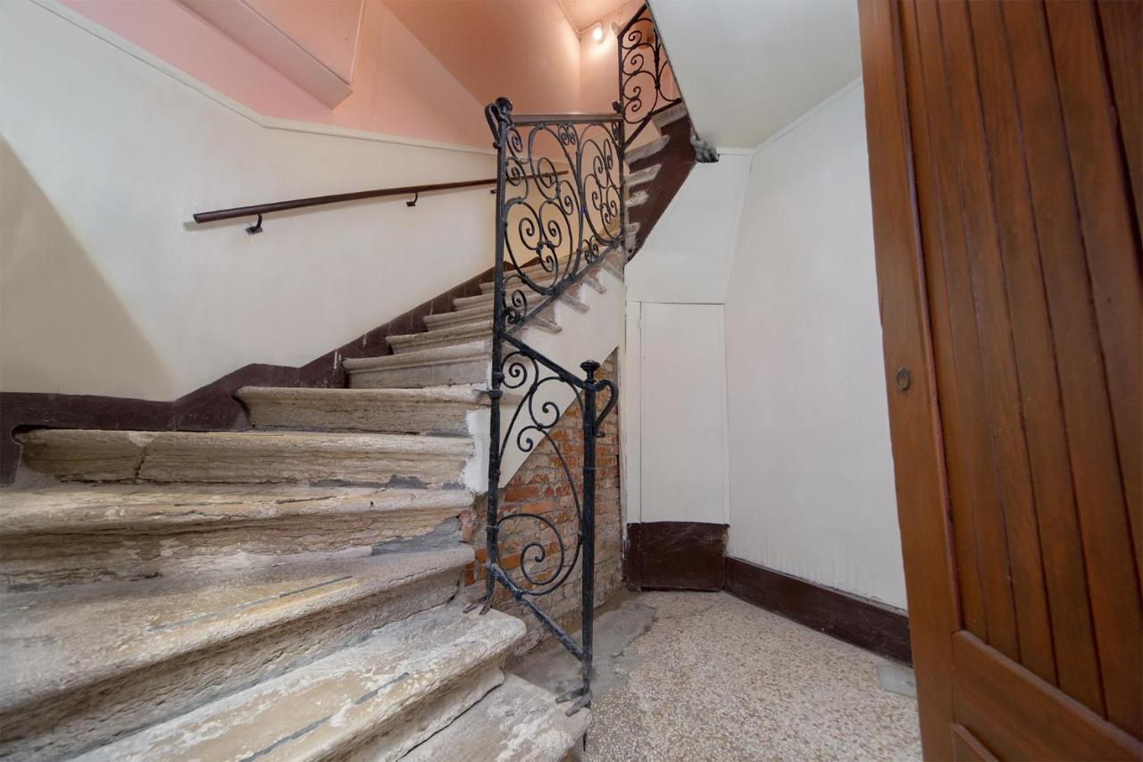 Апартаменты At 2 Minutes From San Marco Square Венеция Экстерьер фото