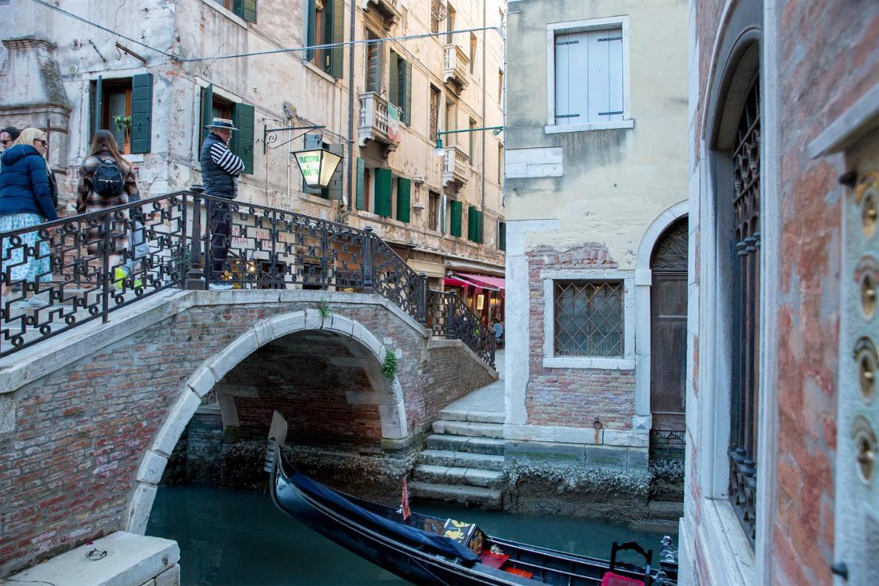 Апартаменты At 2 Minutes From San Marco Square Венеция Экстерьер фото